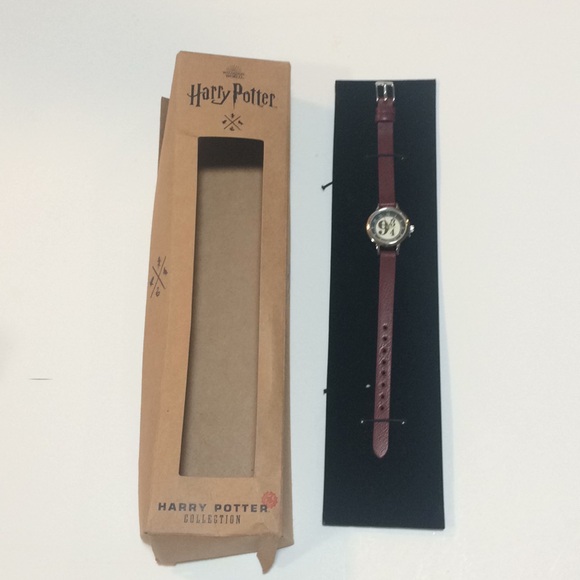 Platform 9 3/4 Harry Potter Watch - Picture 3 of 3